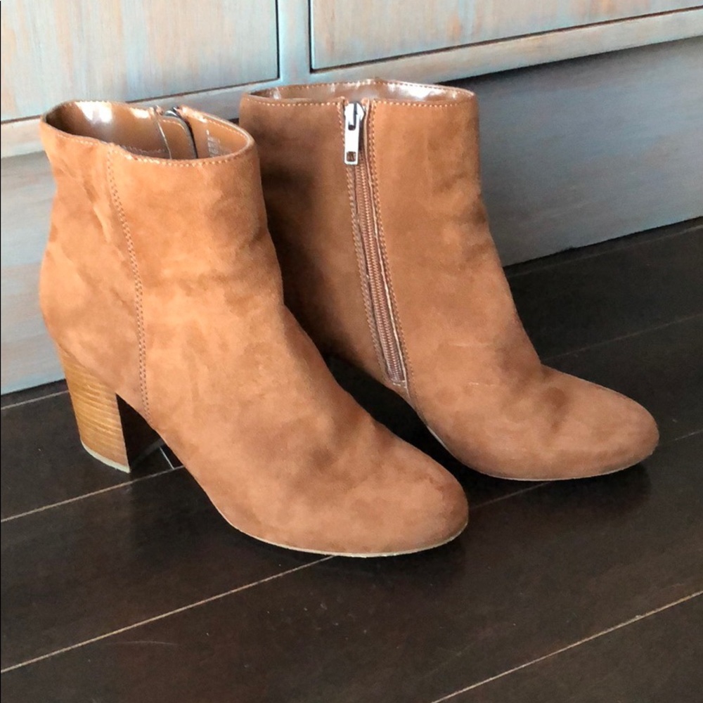 Madeline Amelia Suede Ankle Booties size 9